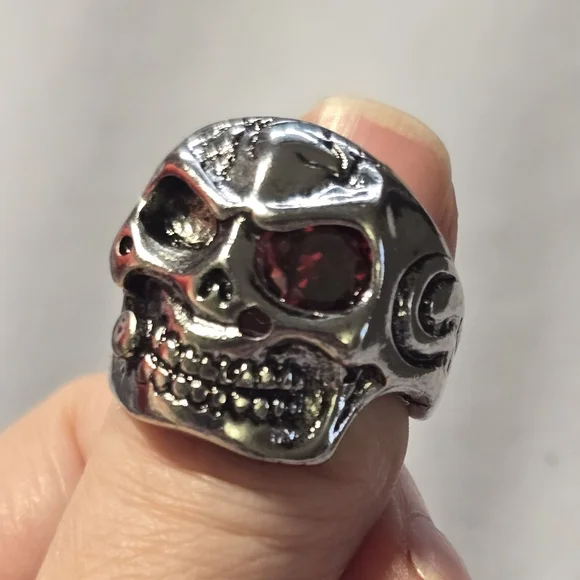 Silver Skull Ring with Red Gemstone - Picture 3 of 4